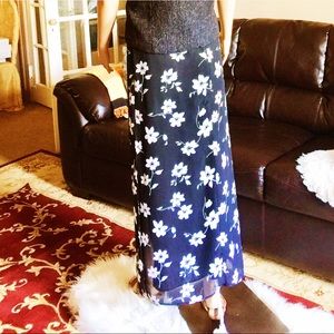 10046 long floral skirt size M